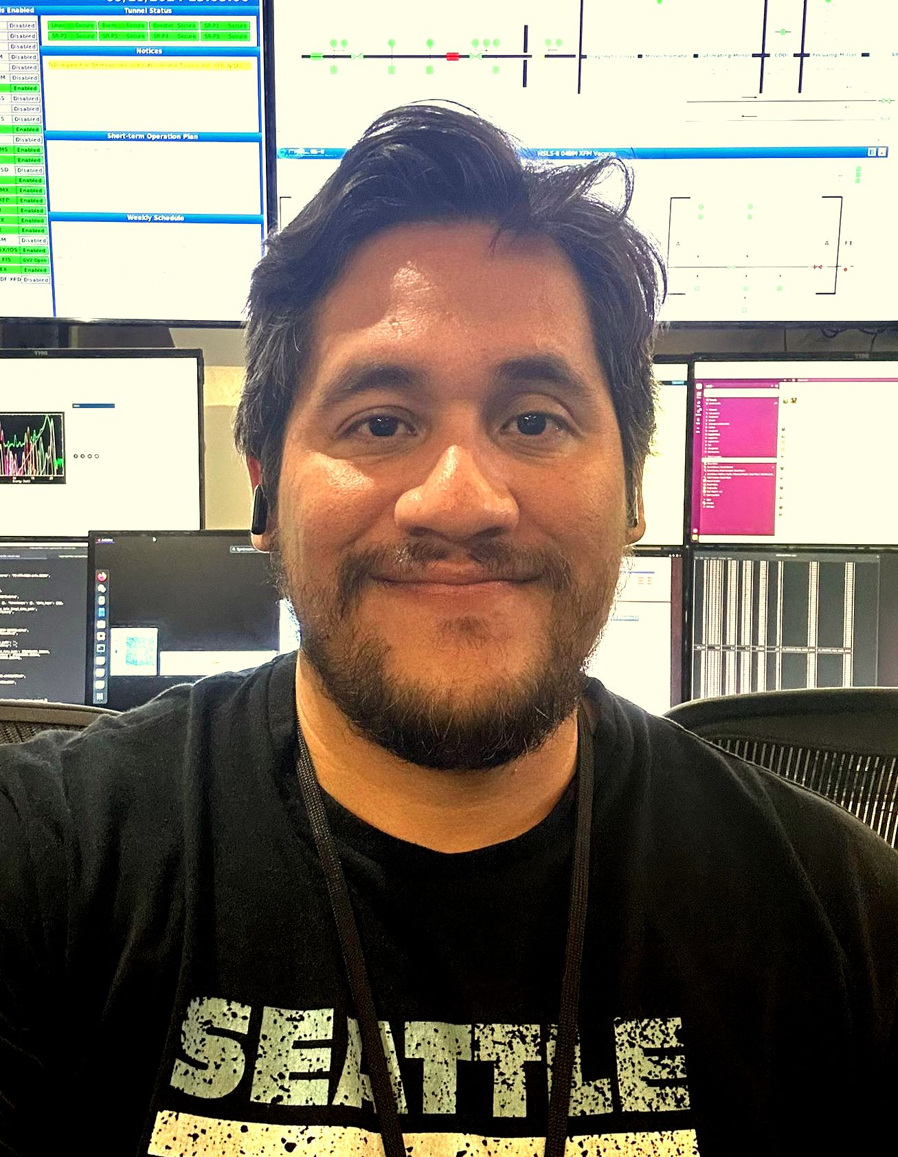 headshot of Roberto Colina-Ruiz