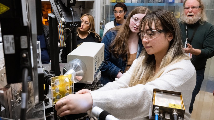 Students from Northeastern Illinois University participated in the eBERlight project at 13 IDE, March 2025, investingating copper toxicity in sugar beet plants.