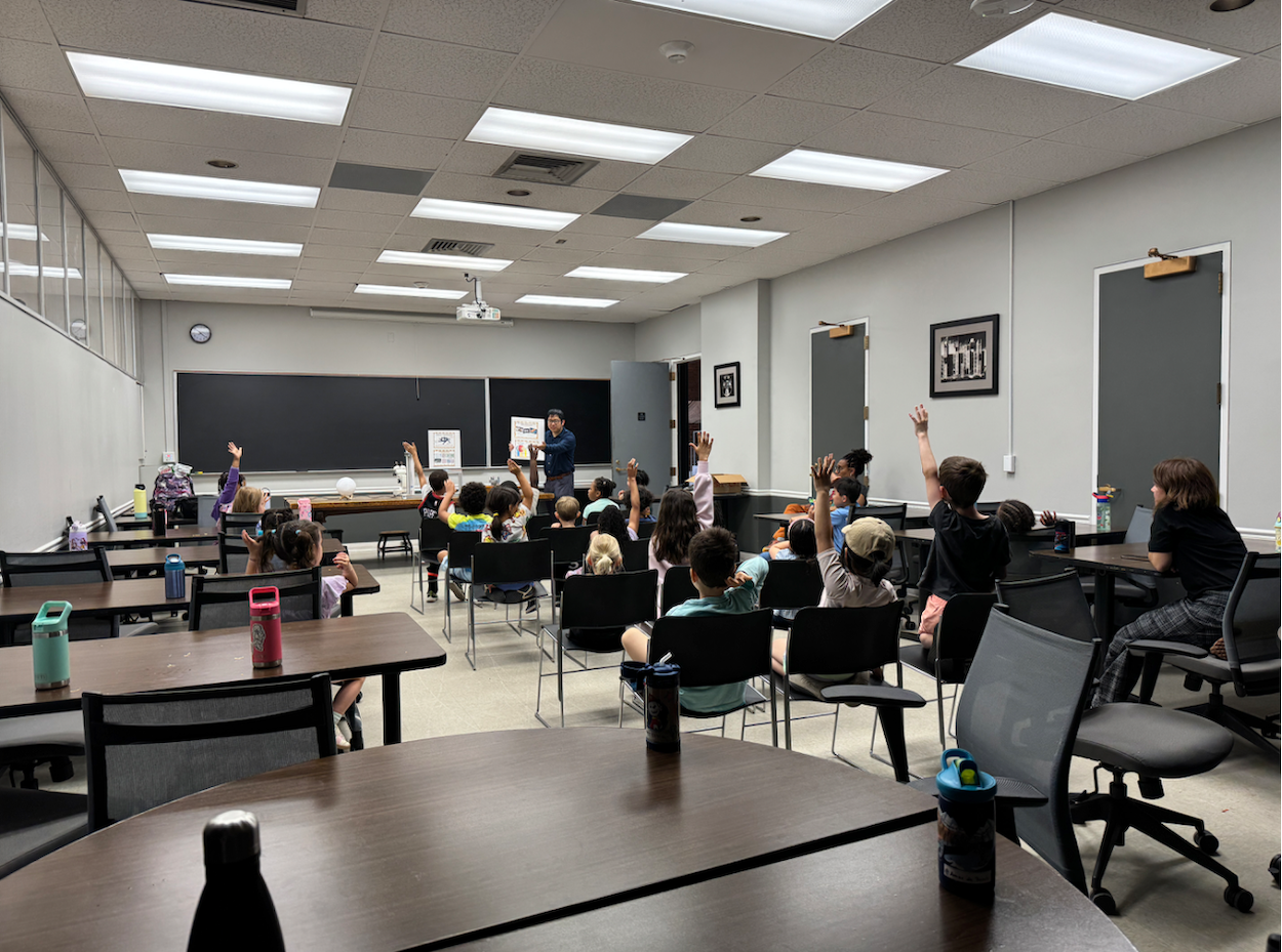 As part of the University of Chicago Laboratory Schools “Adventure Day” program, kindergarten students participated in a hands-on outreach activity led by SEES beamline scientist Dongzhou Zhang. Using microscopes, synthetic gems, posters, and a model diamond anvil cell, students learned how scientists investigate materials under the extreme pressures found deep inside the Earth.
